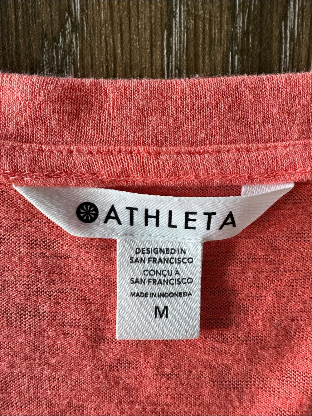 Athleta sunset glow v Beck breezy beachy colorful tee size Medium - Picture 6 of 9